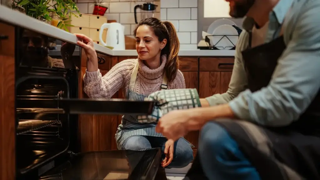 Airfryer of oven? Nieuwe berekeningen onthullen waarom Nederlanders onnodig veel betalen voor stroom